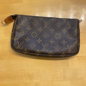 Used Authentic Louis Vuitton Pochette